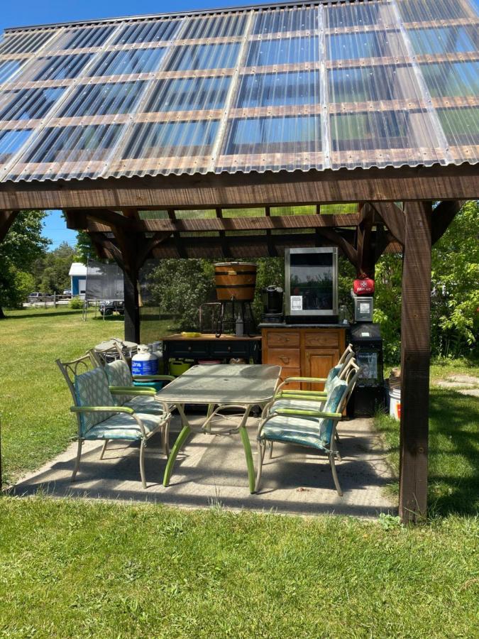 Campsite Dreamers Writing Farm, 3 Wooded Acres, Hepworth *